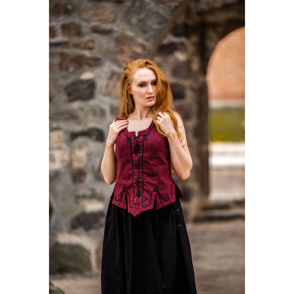 Overdelsvest med broderi rød "Selma" M