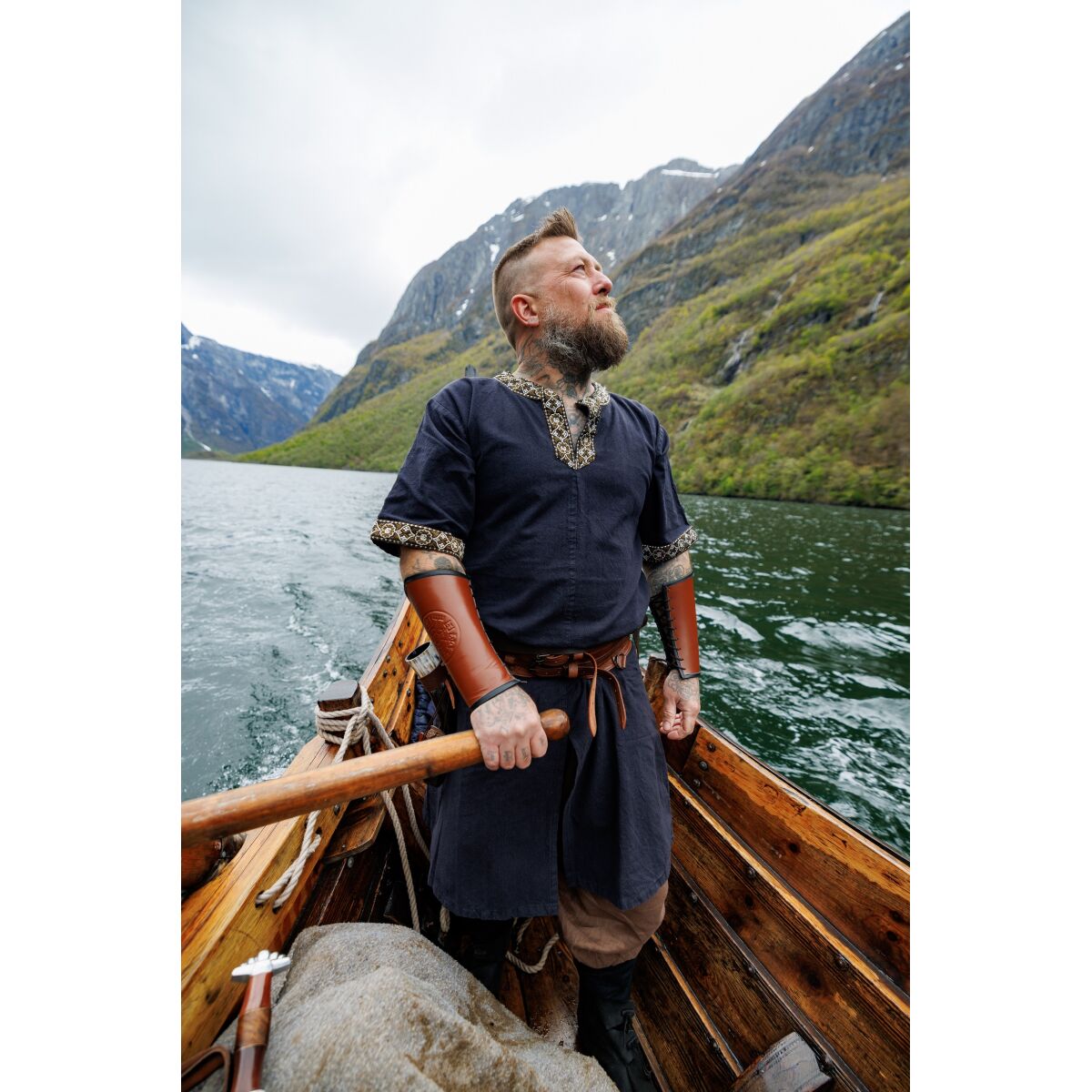Kortærmet tunika med sort kant "Richard" S
