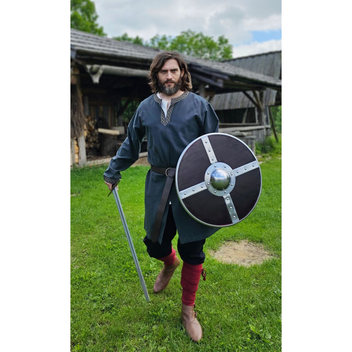 Klassisk vikingetunika blå med knudemønster "Hakon", lange ærmer S