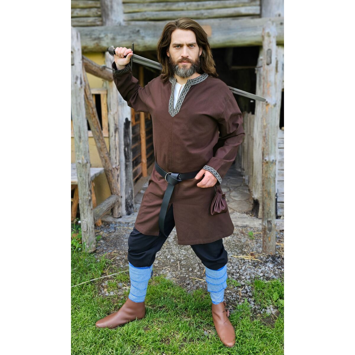 Klassisk vikingetunika brun med knudemønster "Hakon", lange ærmer S