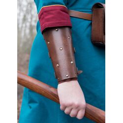 Armbeskyttere af læder med nitter og ruskind, par, forskellige farver